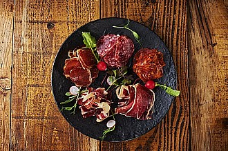 ★創業祭2025★イベリコ豚　コラーゲン鍋セット+生ハム5種おつまみギフトセット